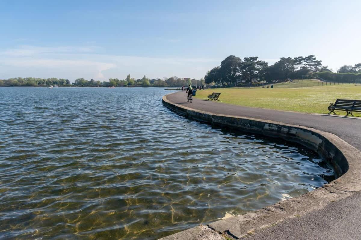 Park Lake View Poole Eksteriør billede